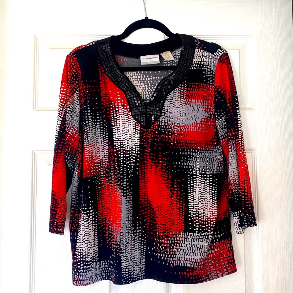 Multi-colored tunic with sequence v-neck